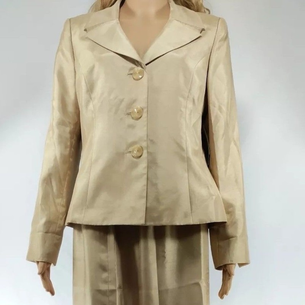 Kim Rogers NWT Size 10 Two Piece Skirt Suit Beige